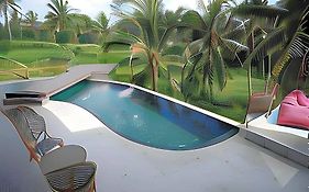 Daun Lebar Villas